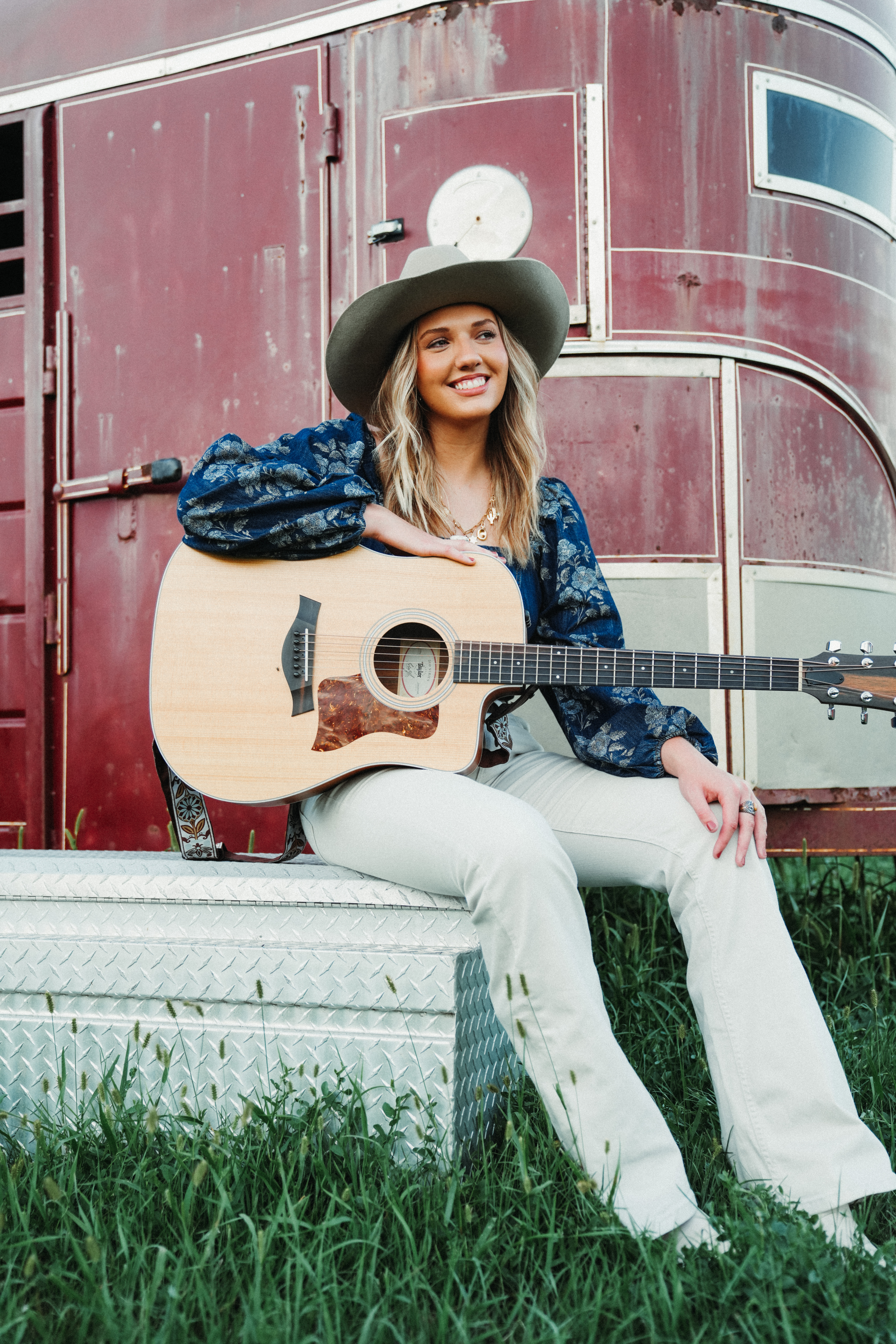 Live Music – Chloe Raye